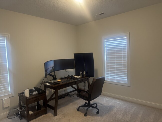 Building Photo - 592 Appalachian Trl S