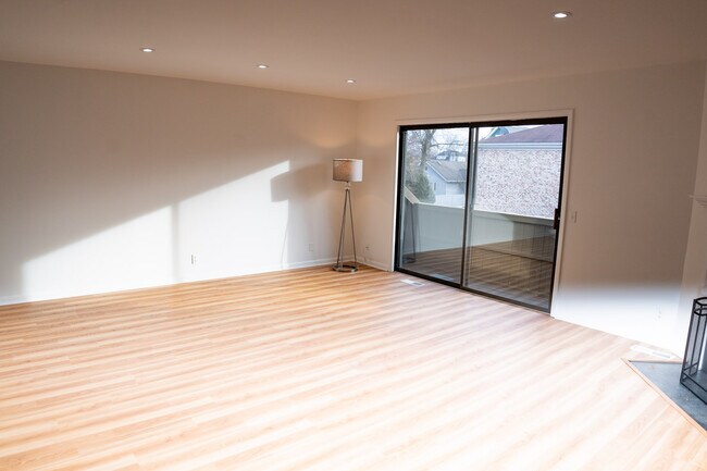 Very Open and Full Of Light - 455 Hope St