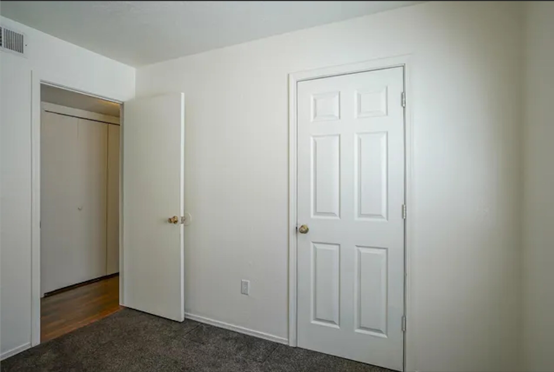 Bedroom/Office - 6909 Cleghorn Rd NW