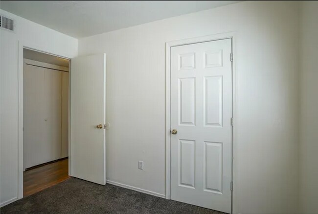 Bedroom/Office - 6909 Cleghorn Rd NW