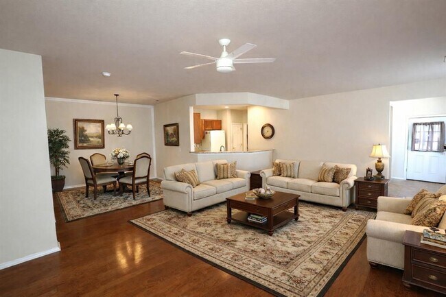 Building Photo - 233 Bonham Loop