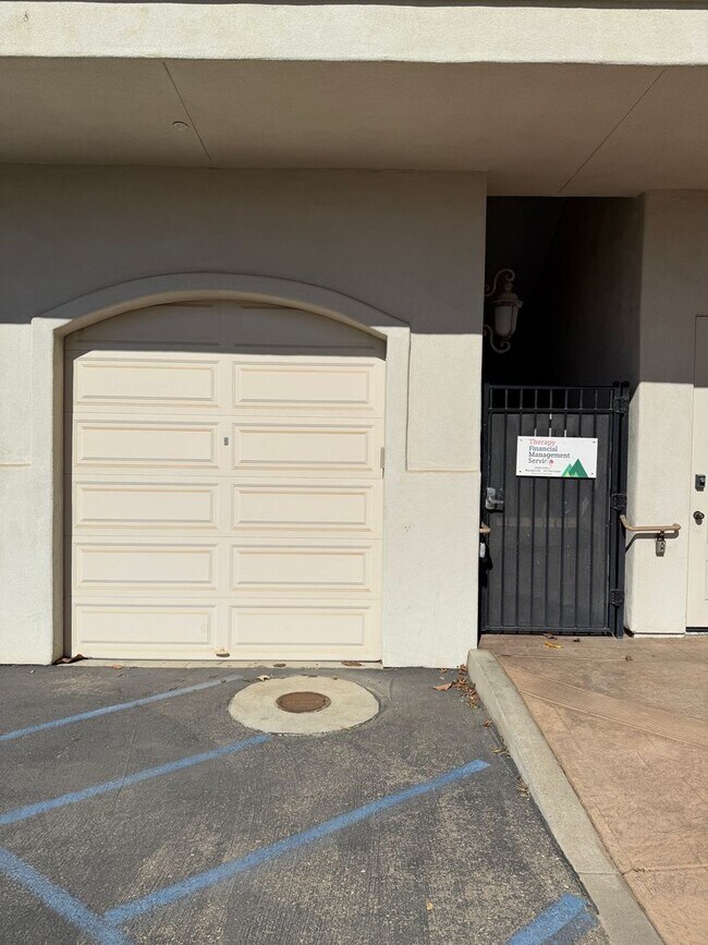 Building Photo - B11110E