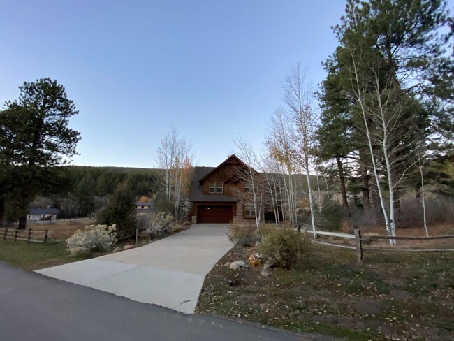 Building Photo - Spacious and Comfortable Colorado Mountain...