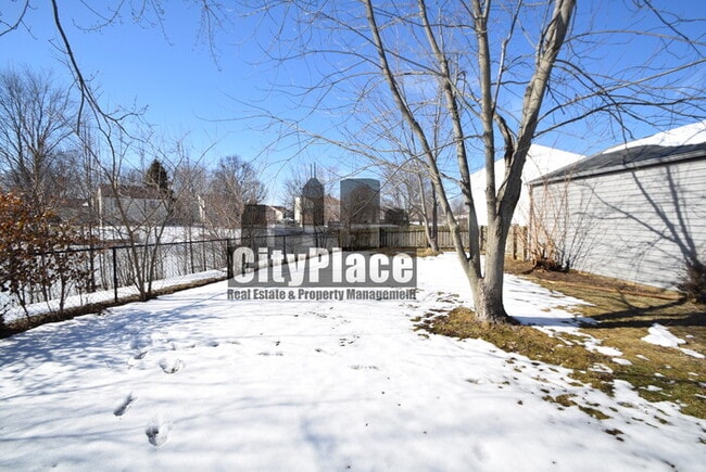 Building Photo - 47 Meadow Ct W