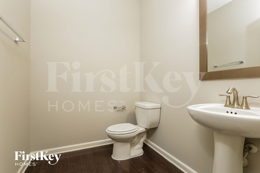 Building Photo - 4895 Frontier Dr