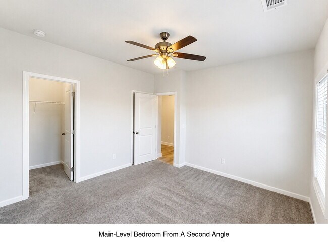 Building Photo - Spacious 4BR/3BA Home with First Floor Suite &  Loft