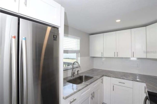 Building Photo - 2811 S Shine Ave