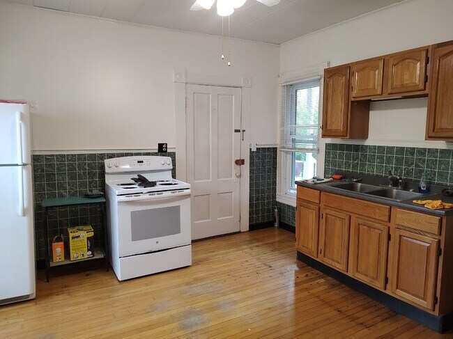 Kitchen - 44 Reservoir Ave