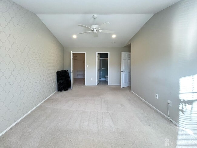 Building Photo - 3108 Vroom Dr