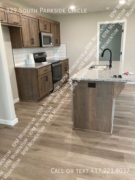 Building Photo - 829 S Parkside Cir