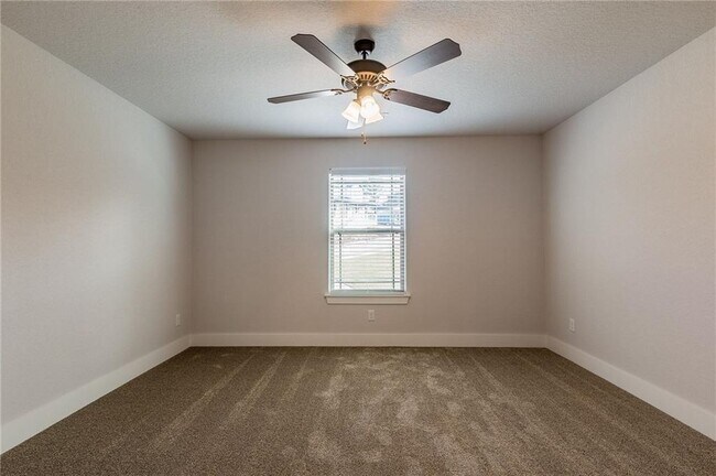 Building Photo - 489 E Ozark View Drive