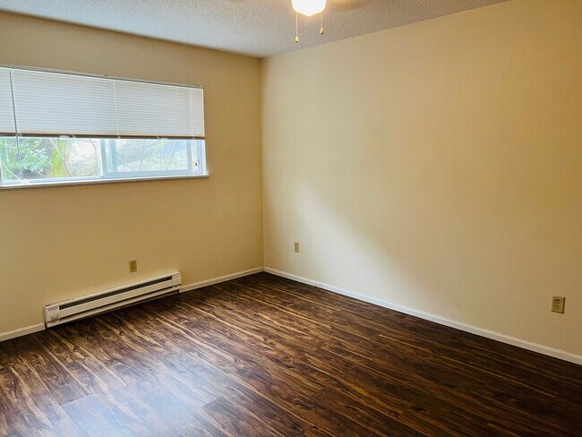 Building Photo - 2Bed/1Bath Apartment SE Portland Brooklyn Neighborhood