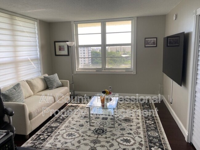 Building Photo - 3051 N Course Dr