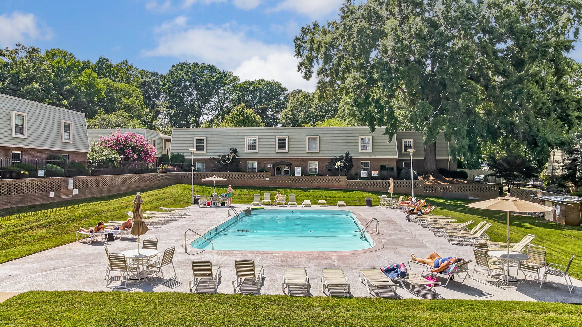 Building Photo - 2600 Park Rd