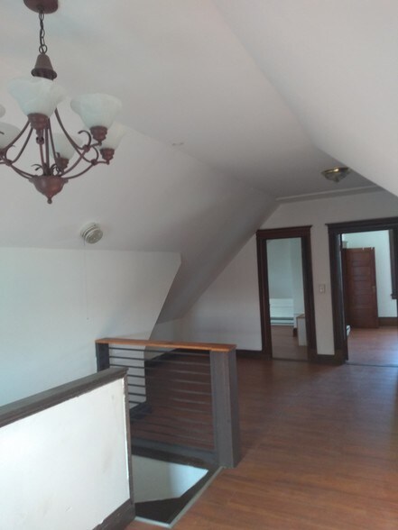 Building Photo - 261 Maple St