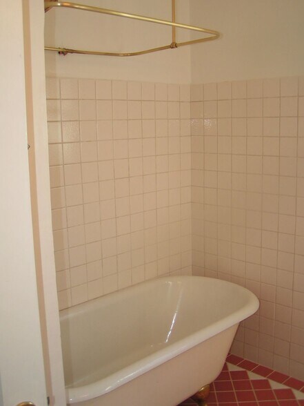 Building Photo - 2204 Castro St