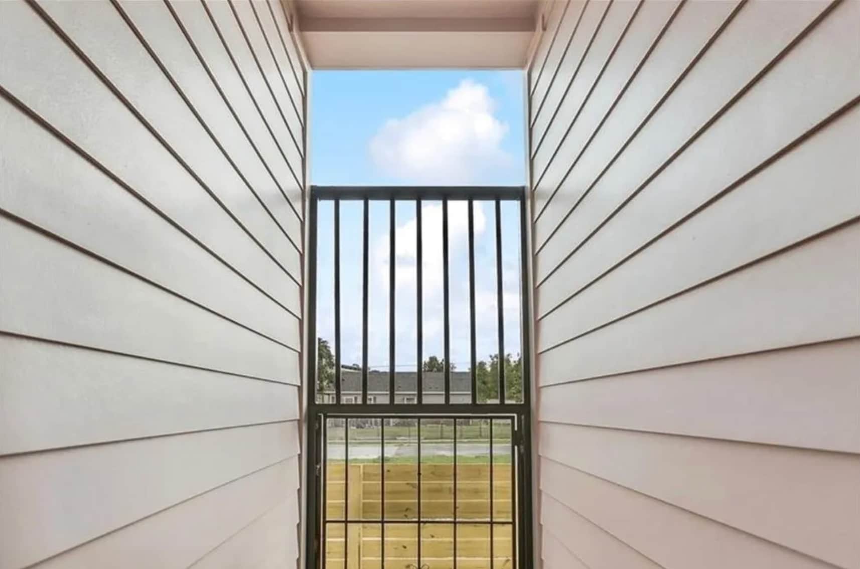 Stargazing Side Porch - 2106 Tennessee St