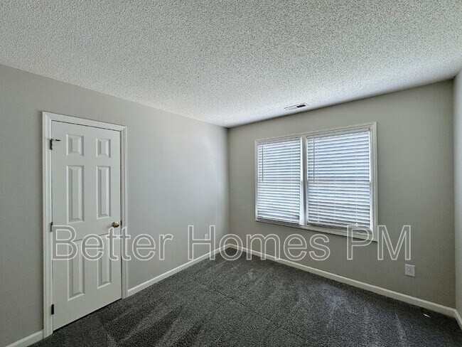 Building Photo - 741 Hanska Way