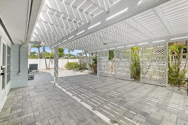 Building Photo - 10001 S Yacht Club Dr