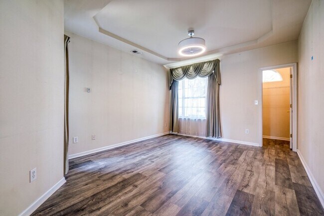 Building Photo - 3701 Bay Crescent