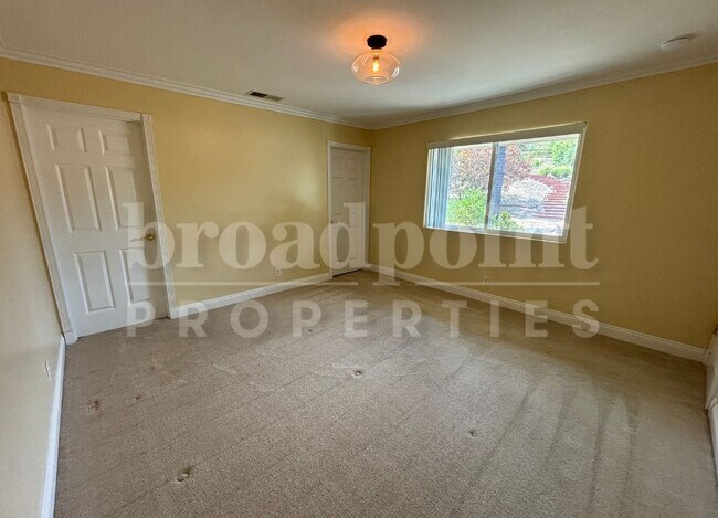 Building Photo - 11145 Meadow Glen Way E