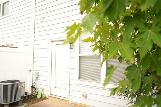 Building Photo - 306 Marquette Ct