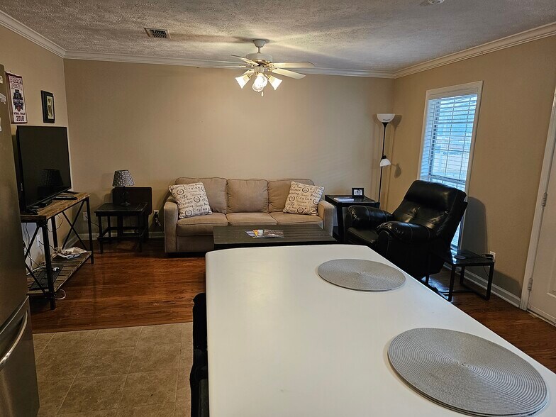 Building Photo - 1064 N Montgomery St