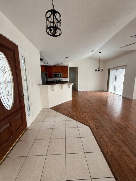 Building Photo - 453 Island View Cir