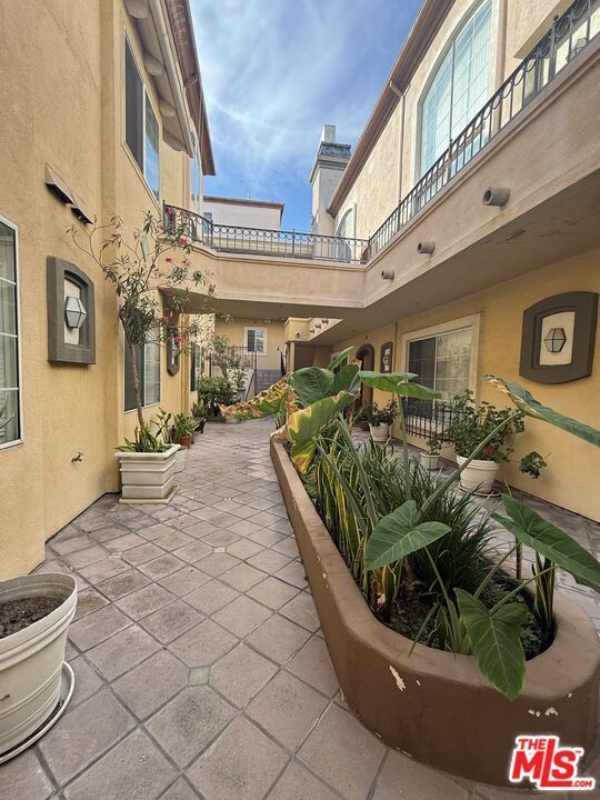 Building Photo - 7033 S La Tijera Blvd