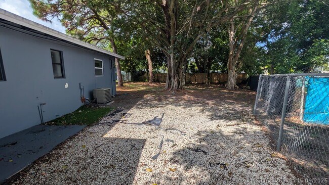 Building Photo - 1553 NW 15th Terrace