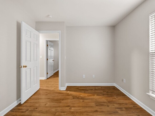 Building Photo - 129 Bathurst Ln