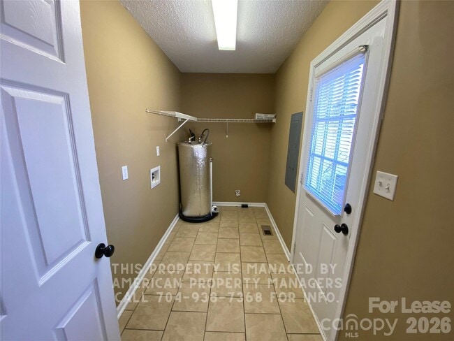 Building Photo - 318 Kimball St