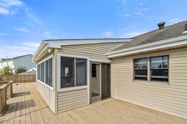 Building Photo - 466 E Bay Ave