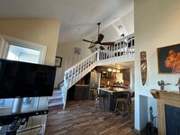 Building Photo - One Bedroom/plus a large loft Condo on Pea...