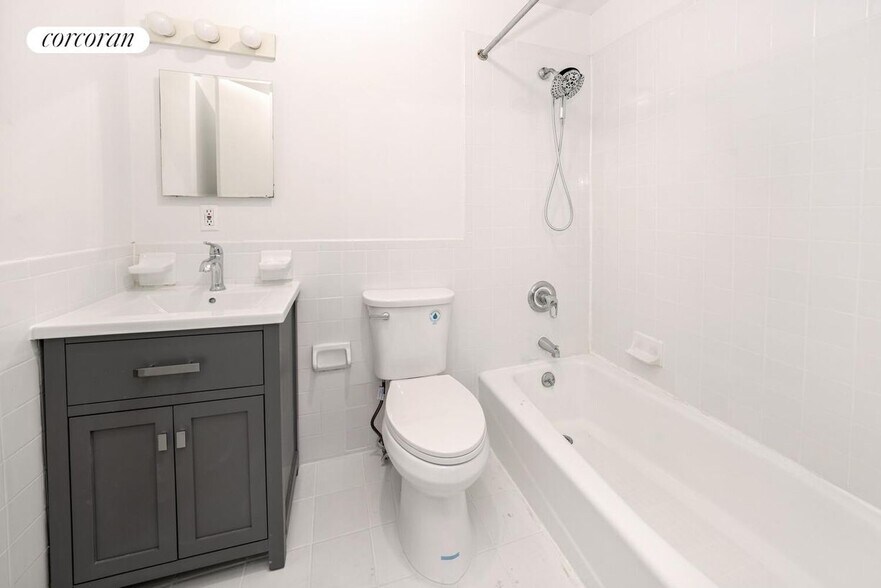 Building Photo - 120 E 19th St