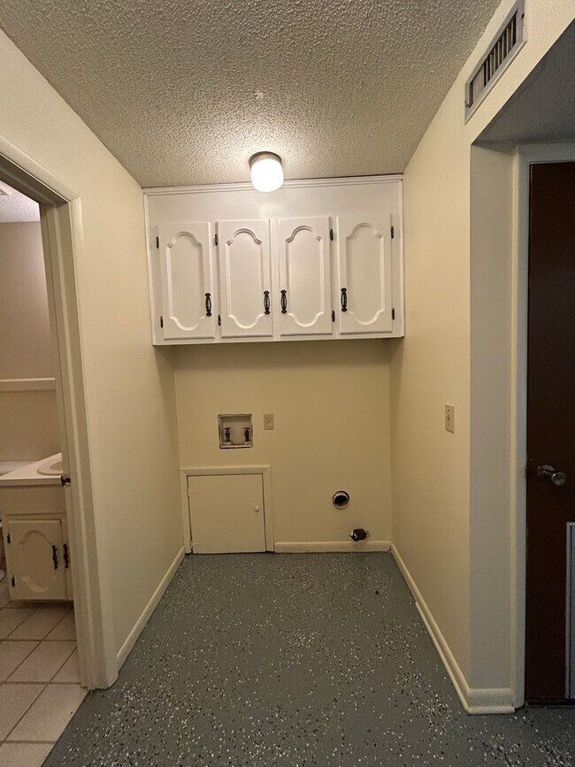 Building Photo - Anthony Circle Townhomes, Enterprise, AL