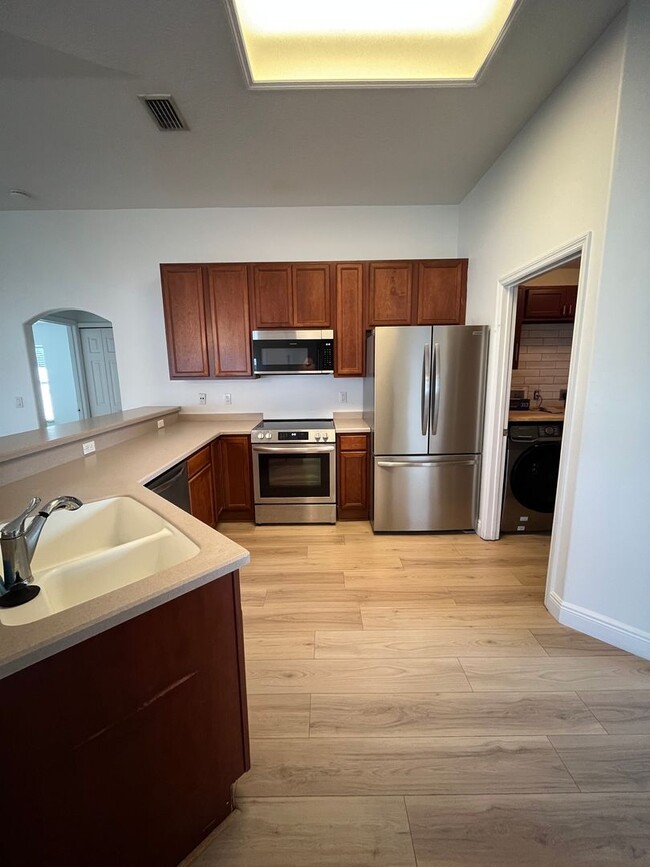 Building Photo - Convenient 3/2/2 PSL Home with Backyard Oa...