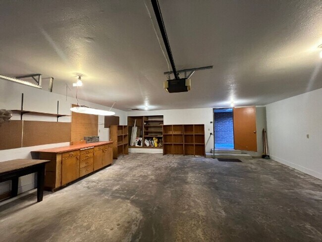 Building Photo - PENDING APPLICATION; Beach Front Access - ...