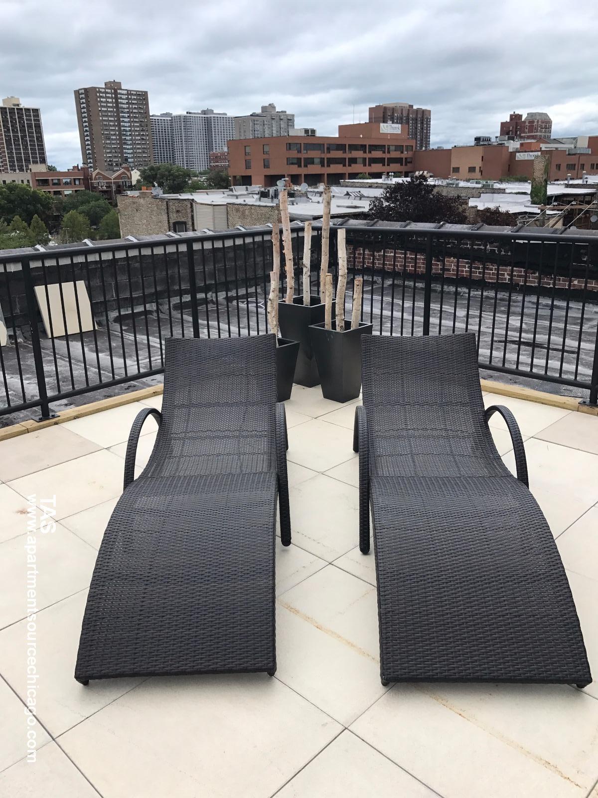 Building Photo - 932 W Dakin St