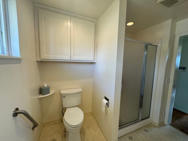 Building Photo - 3 bed/2 Bath, Spacious Home in Mount Verno...