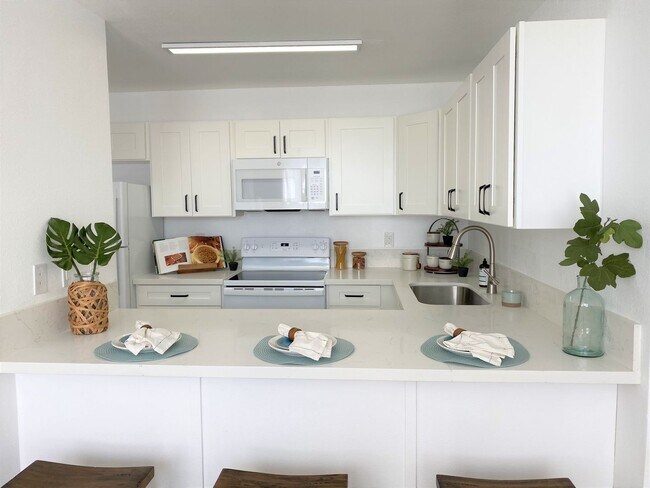 Building Photo - The Leilehua near Downtown Honolulu - Renovated 1 Bedroom 1 Bath 1 Covered Parking