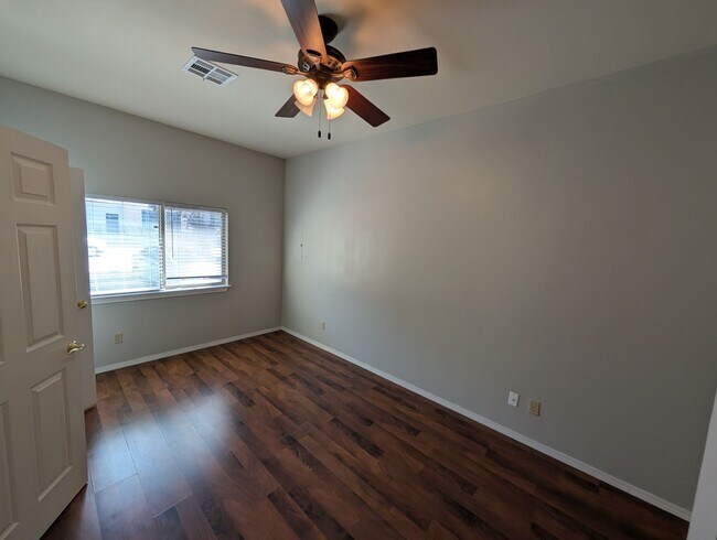 Building Photo - 2 bedroom 1 bathroom house in Downtown Edmond with central heat and air and washer/dryer hookup