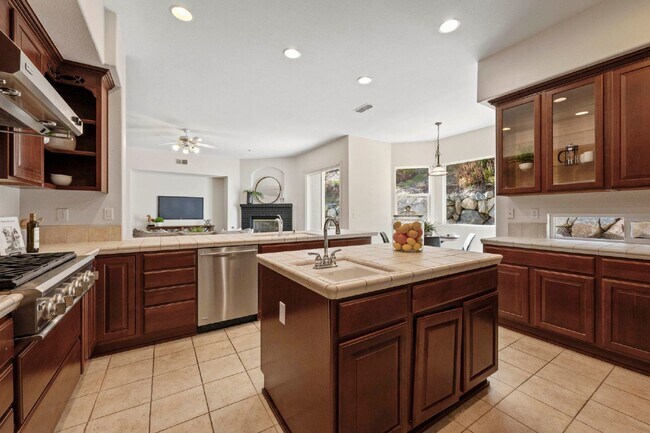 Building Photo - Beautiful home in Serrano. Must See!