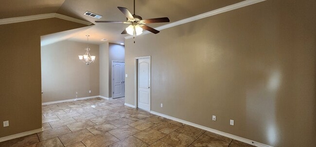 Building Photo - Beautiful 3 bed/2 bath Duplex off of Bunny...