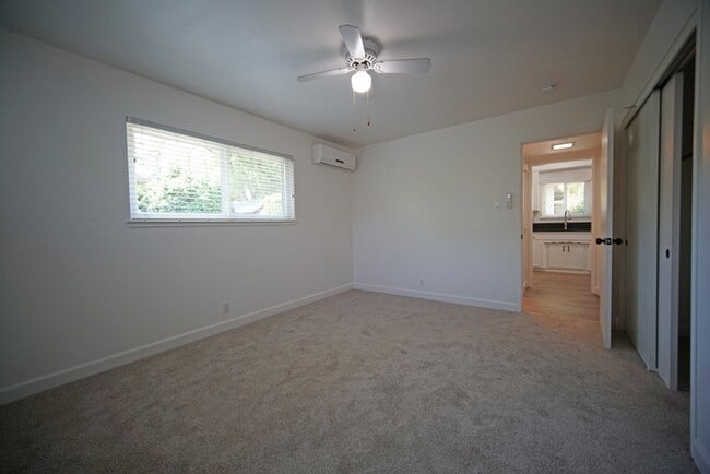 Building Photo - 20 Manley Ct