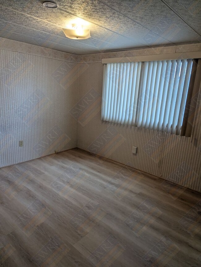 Building Photo - 1038 Lyle St