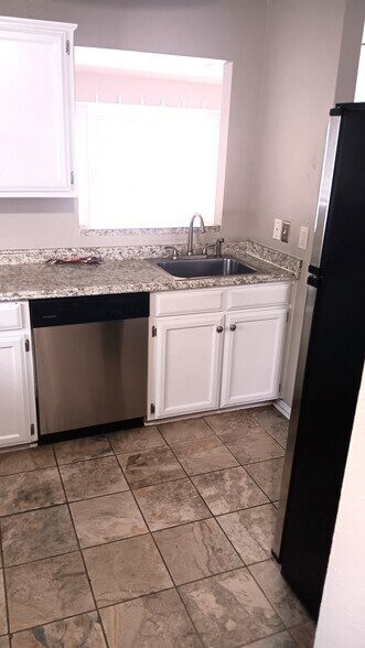 Kitchen - 3113 Inglewood St