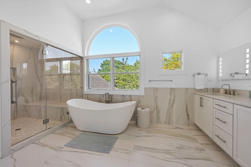 Building Photo - 18 Remsen Ln