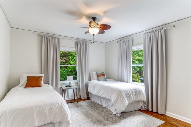 Building Photo - 2489 Semmes St