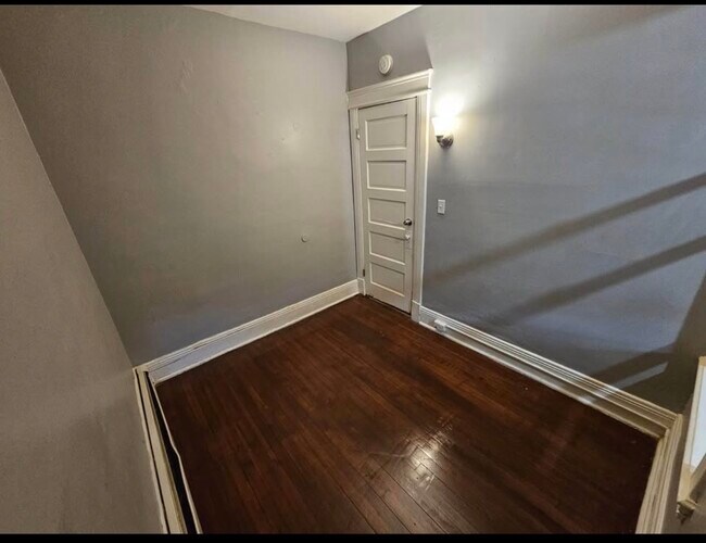 Building Photo - 342 3rd St